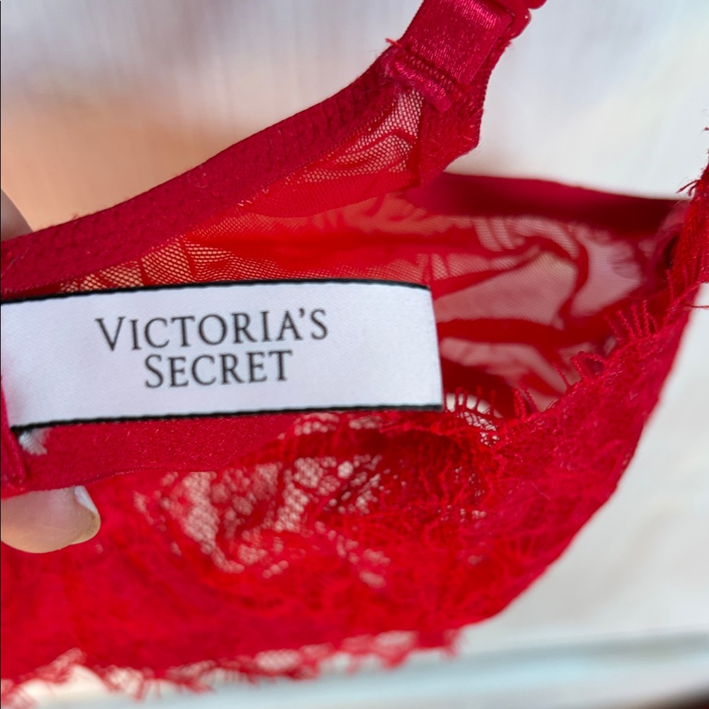 Victoria’s secret Red Lace Underwire Bra - Women's Intimates - Picture 4 of 6
